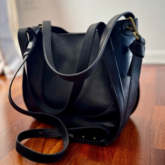 Madewell Handbags - Like-new Madewell “The Sydney Shoulder Bag”